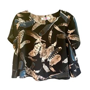 BUDDY LOVE, NWOT, SHORT SLEEVE, WOMENS, HI-LOW CROP TOP. SIZE S